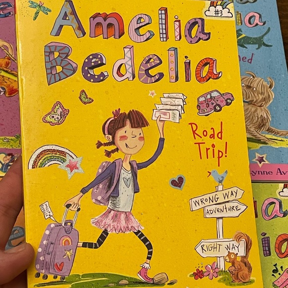 Amelia Bedelia includes books 1 through 5 - Picture 5 of 8